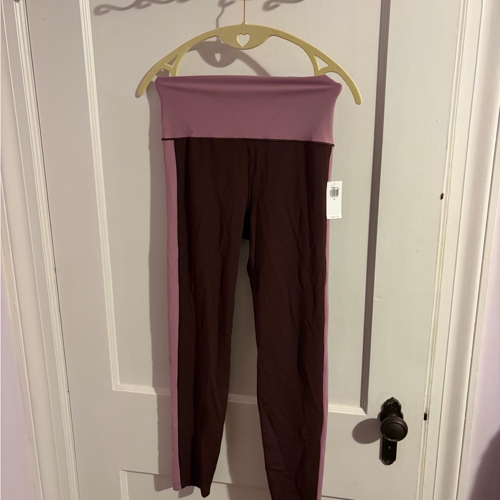 Old Navy Active Extra High-Rise Leggings in Plum and Mauve